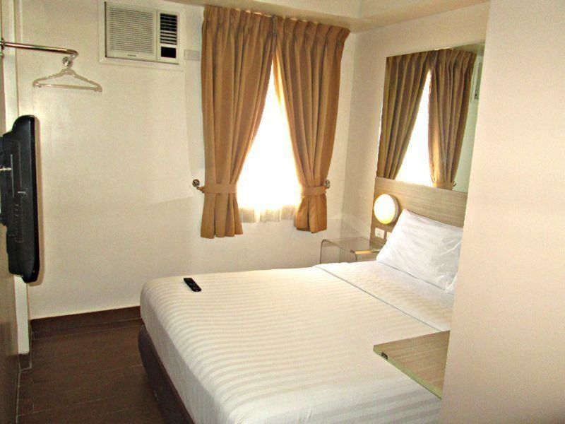 Red Planet Manila Malate Mabini Otel Dış mekan fotoğraf