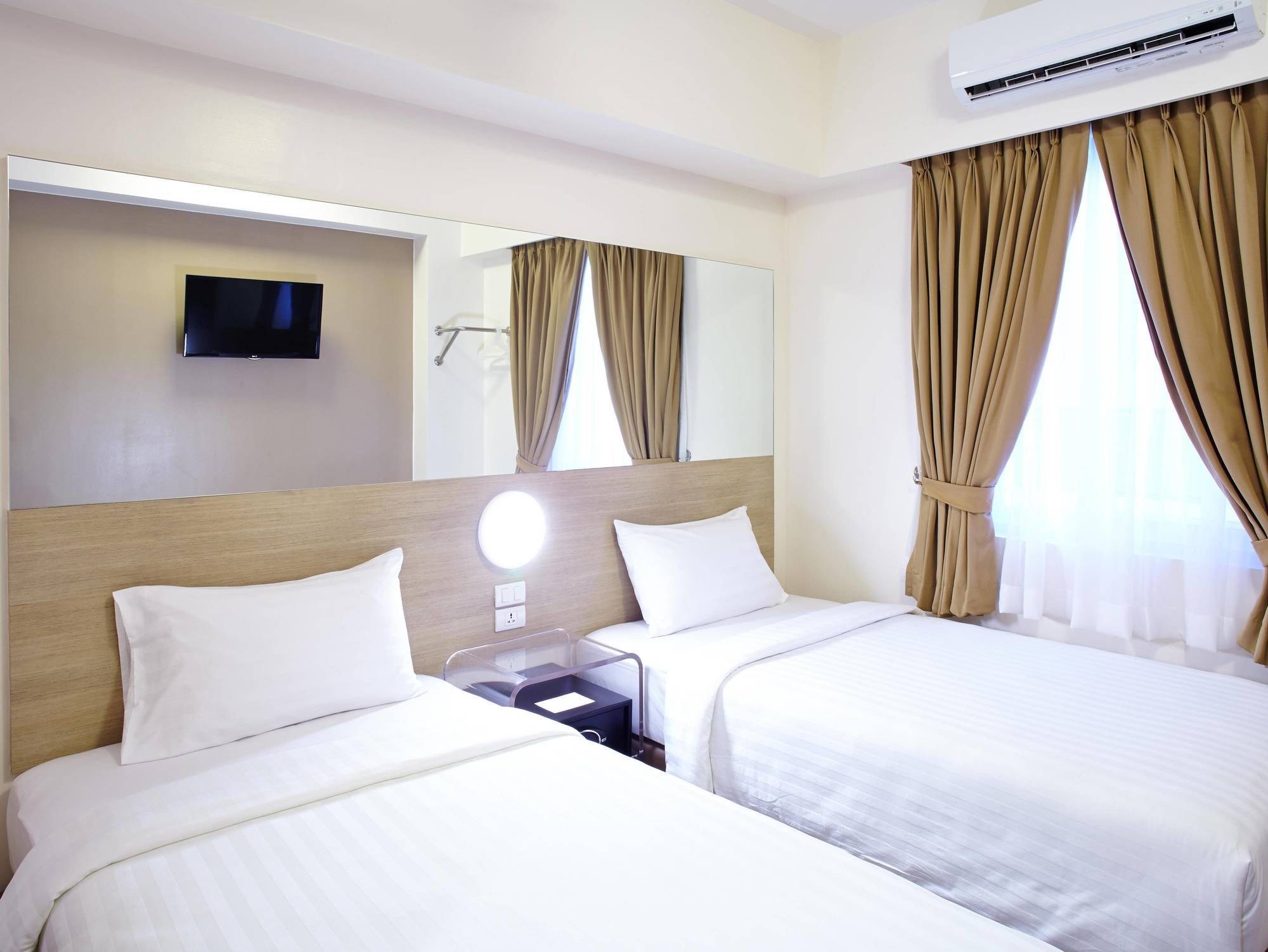 Red Planet Manila Malate Mabini Otel Dış mekan fotoğraf