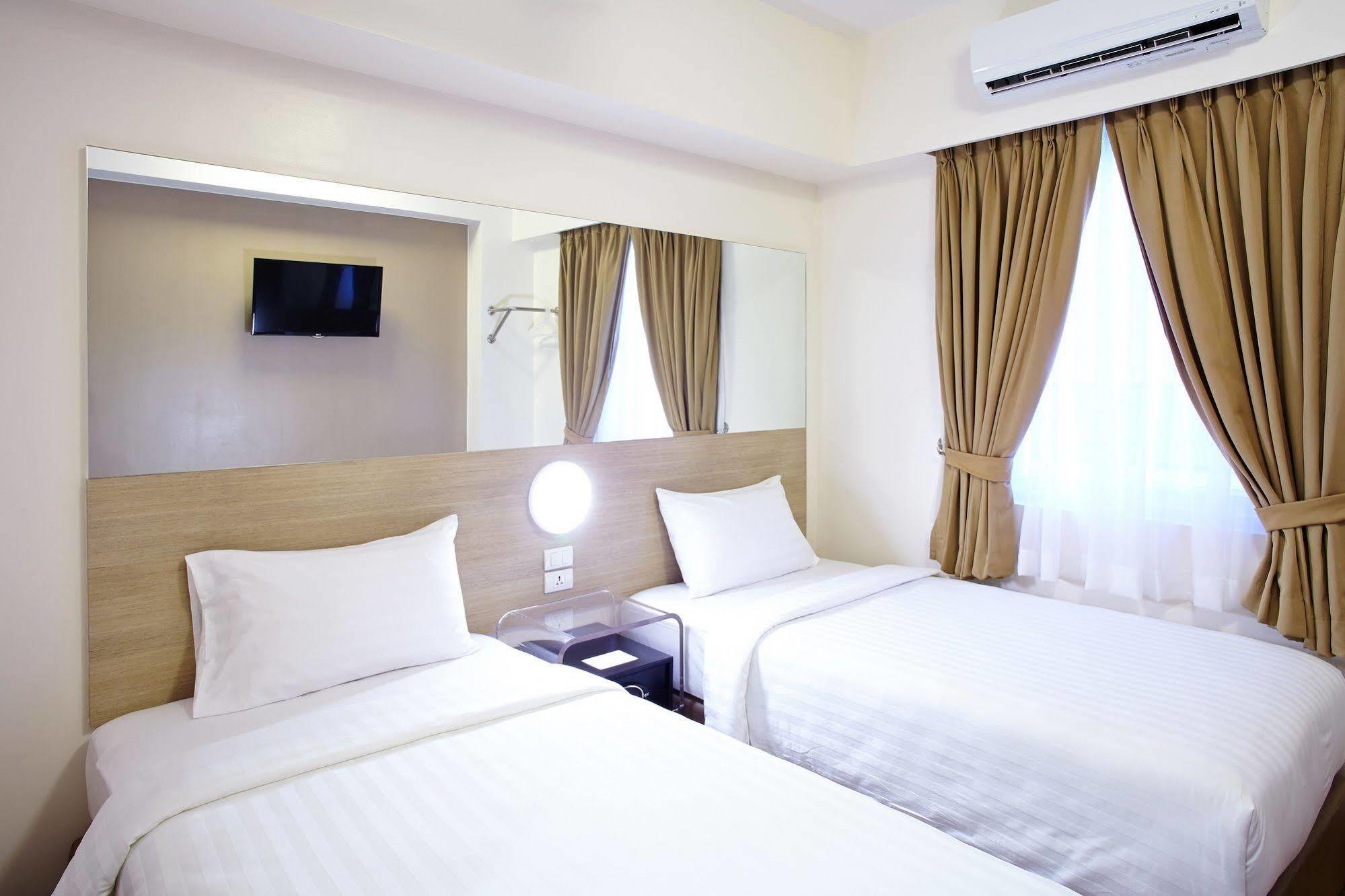 Red Planet Manila Malate Mabini Otel Dış mekan fotoğraf