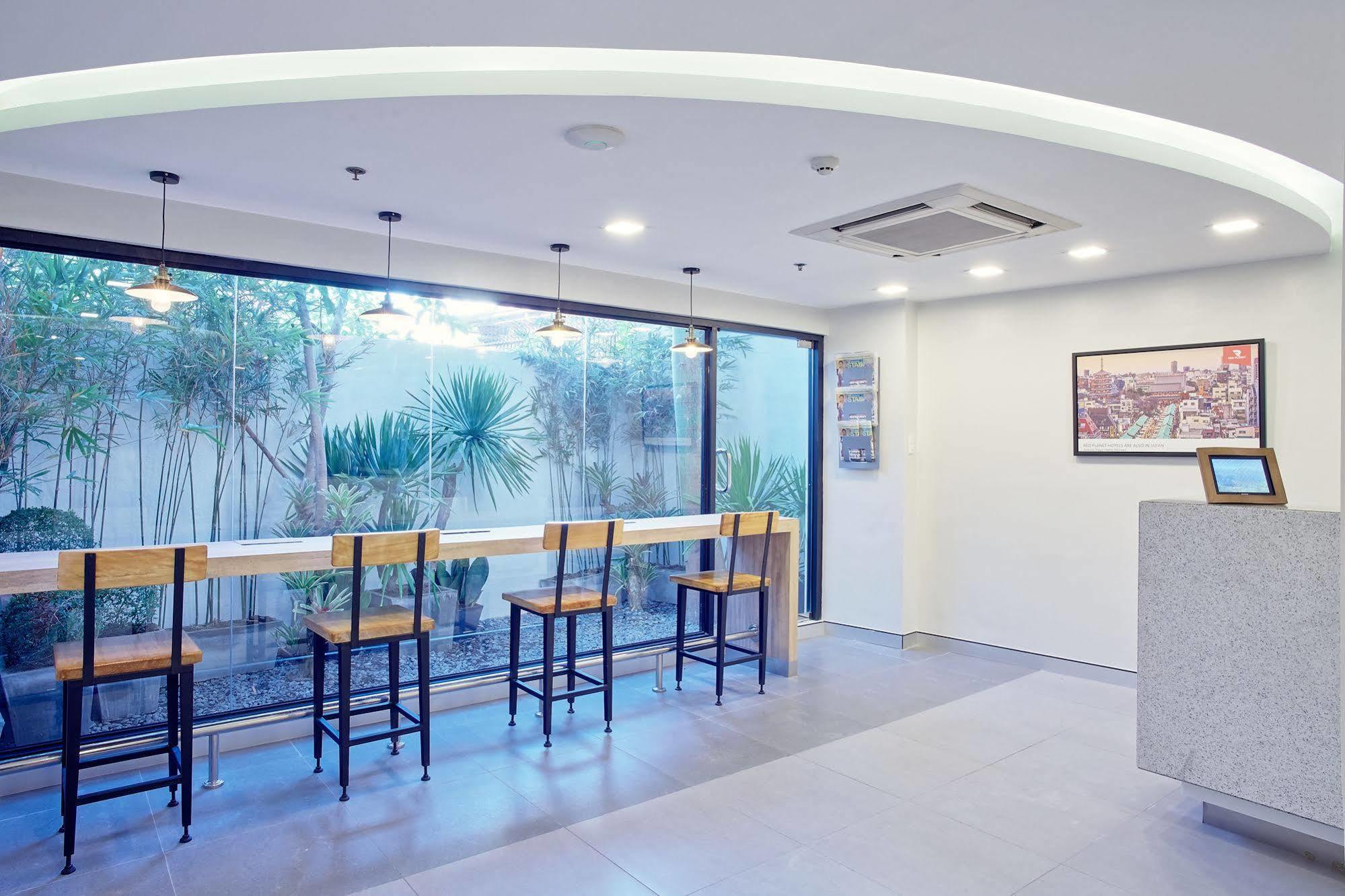 Red Planet Manila Malate Mabini Otel Dış mekan fotoğraf