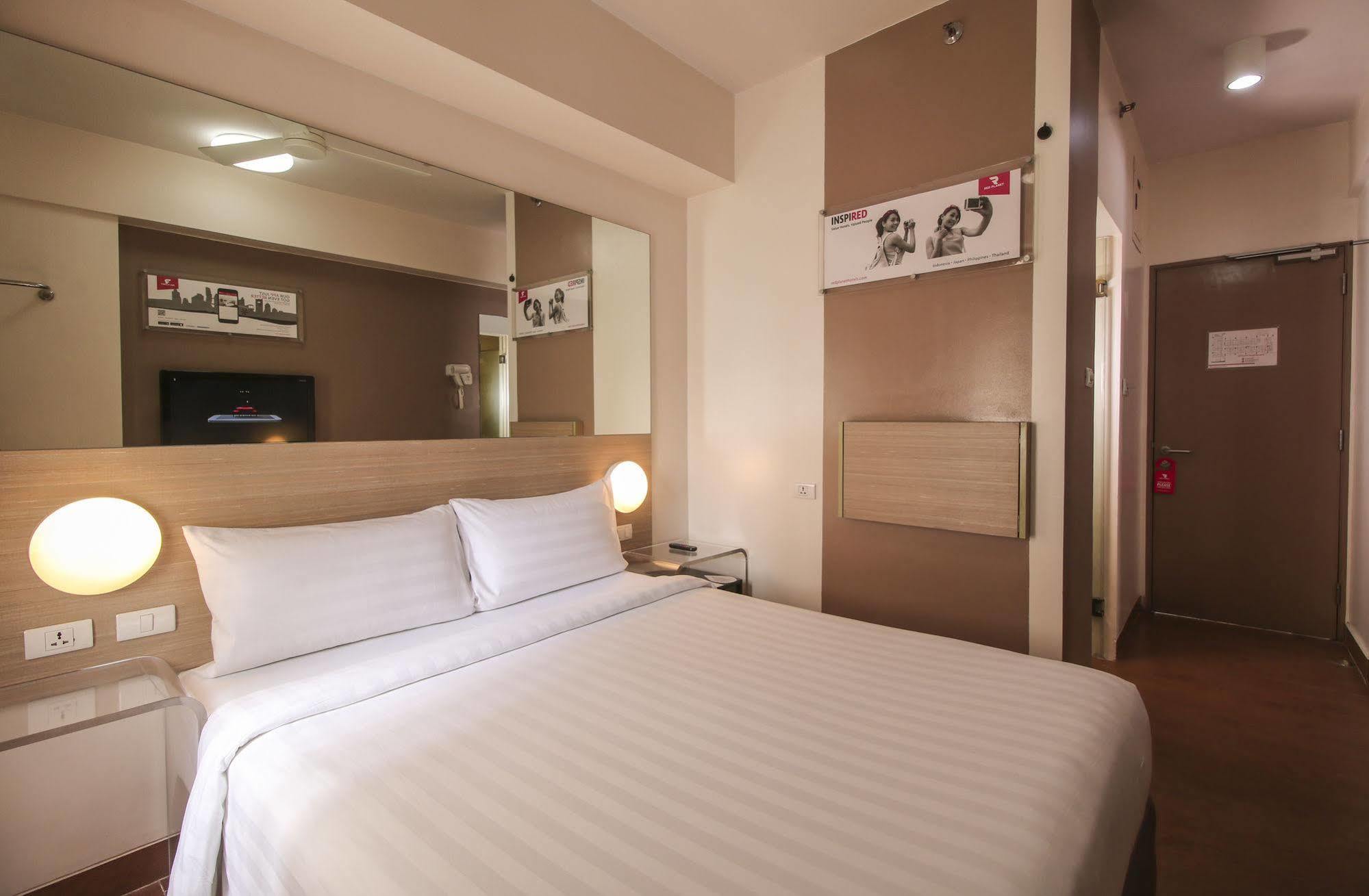Red Planet Manila Malate Mabini Otel Dış mekan fotoğraf